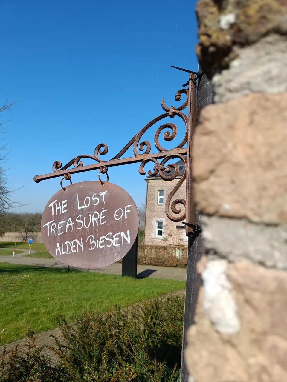 Lantaarn en raadselobjecten van The Lost Treasure